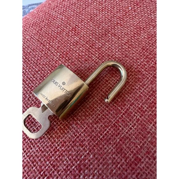 SOLD Louis Vuitton Lock and Key #308. Brass LV working lock & key. - Picture 9 of 10